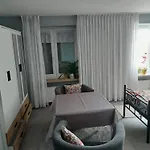Privatzimmervermietung Leo ホームステイ *